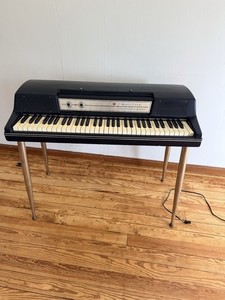 Wurlitzer Electronic Piano Vintage Black Keyboard