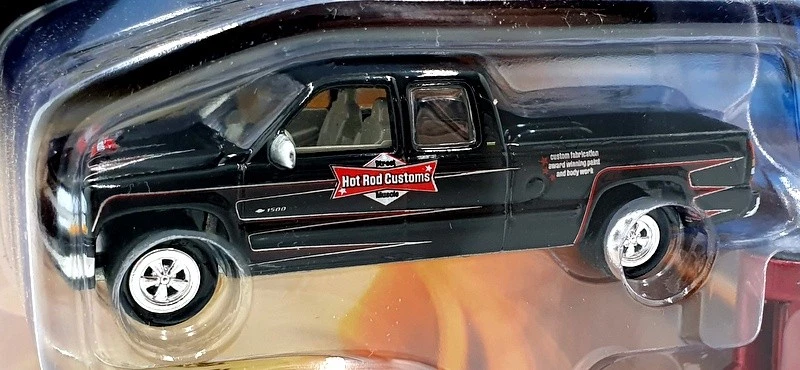 Chevy Silverado 2002 Johnny Lightning escala 1/64 JLBT018A con carretilla de remolque Hot Rod Foto 2 de 4