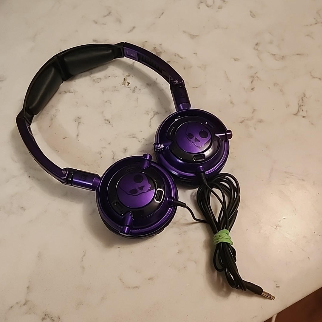  Skullcandy Lowrider On Ear 40mm Headphones Foldable Liteweight Black Purple