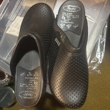 Women  s Clogs