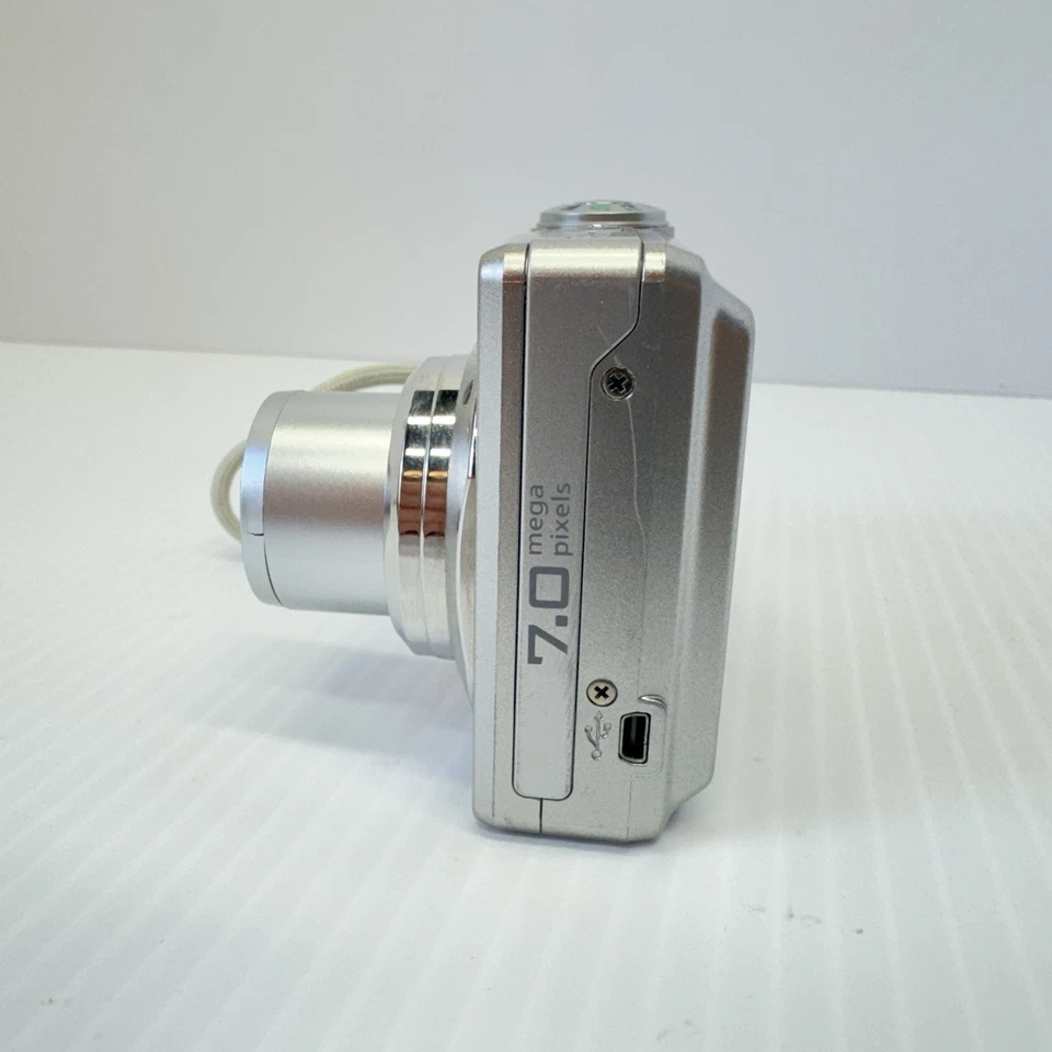 Kodak EasyShare 7.0MP Digital Camera - C713 - Silver - Works READ - Image 3 of 4
