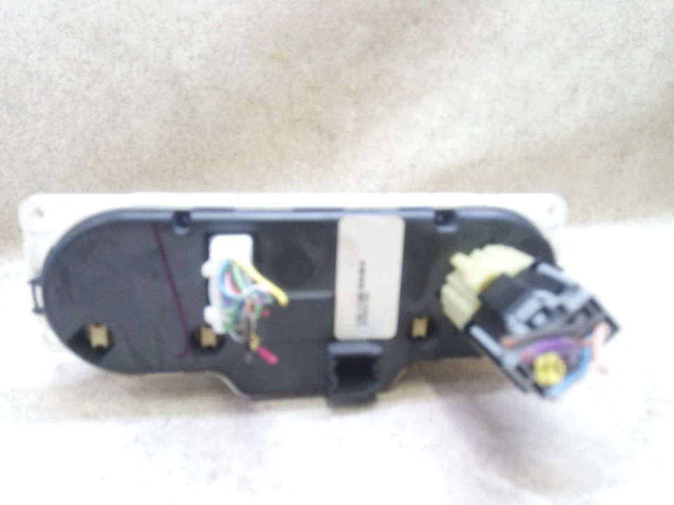 Control de temperatura climático 15803277 compatible con 06-07 SATURN VUE f77-202732 Foto 4 de 4