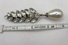 Vintage Glamorous Silver Tone Rhinestone Faux Pearl Drop Lapel Scarf Pin Brooch — photo 3