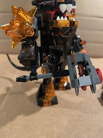 LEGO NEXO KNIGHTS: Infernox Captures the Queen (70325) - 95% Complete