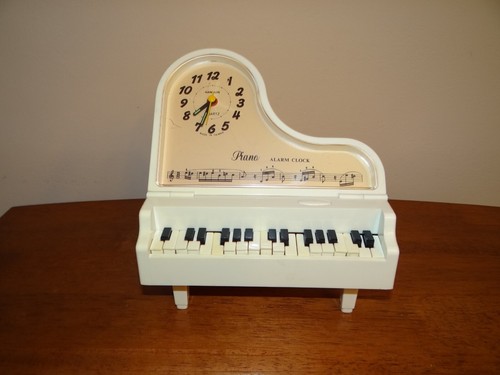 Vintage Hanslin PLAYER PIANO ALARM CLOCK -Moving Keys, Plays Beethoven, Musical