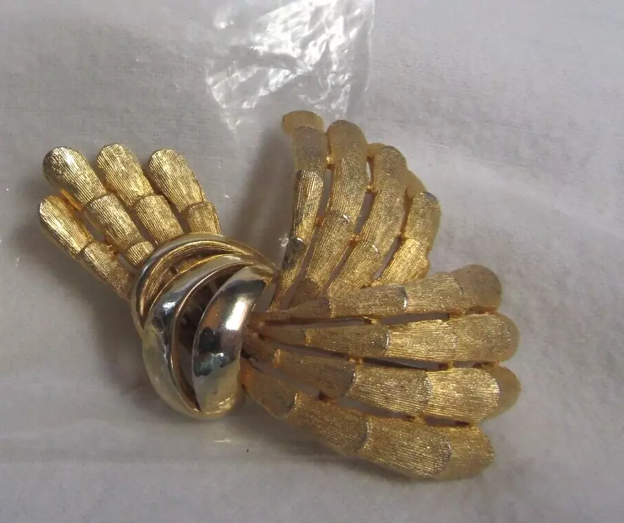 Bsk costume jewelry deals