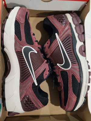 nike zoom vomero 5 a cold wall red