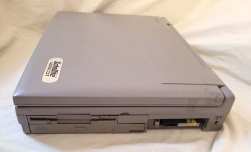 Vintage Toshiba Satellite Laptop Computer 4010CDT Pentium II Win98 Made in Japan - Picture 10 of 16