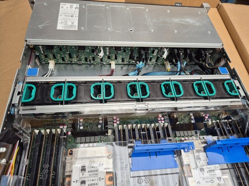 Intel R2224WFTZSR 24+2 SFF 2U Server / 2x Xeon Gold 6248 / 192GB / OcuLink - Picture 14 of 14
