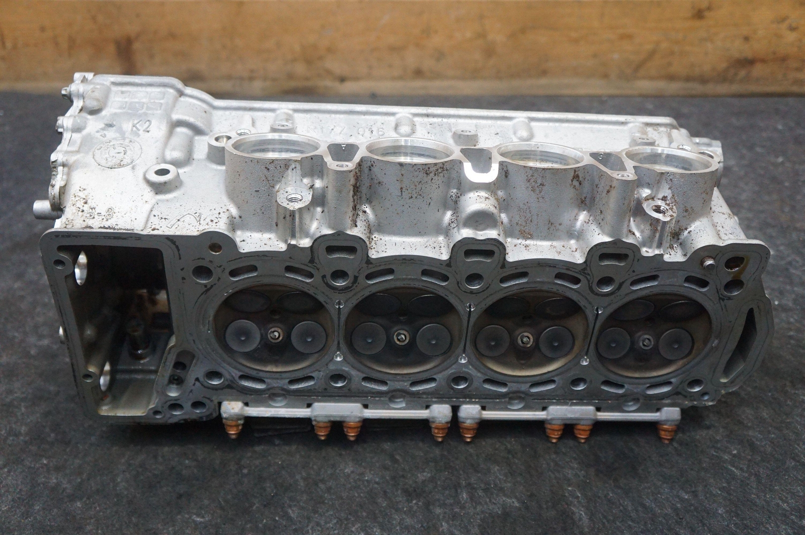Left Engine Cylinder Head 4.0l V8 OEM MY83-SE6A267-BA Aston Martin Dbx 707 20-23