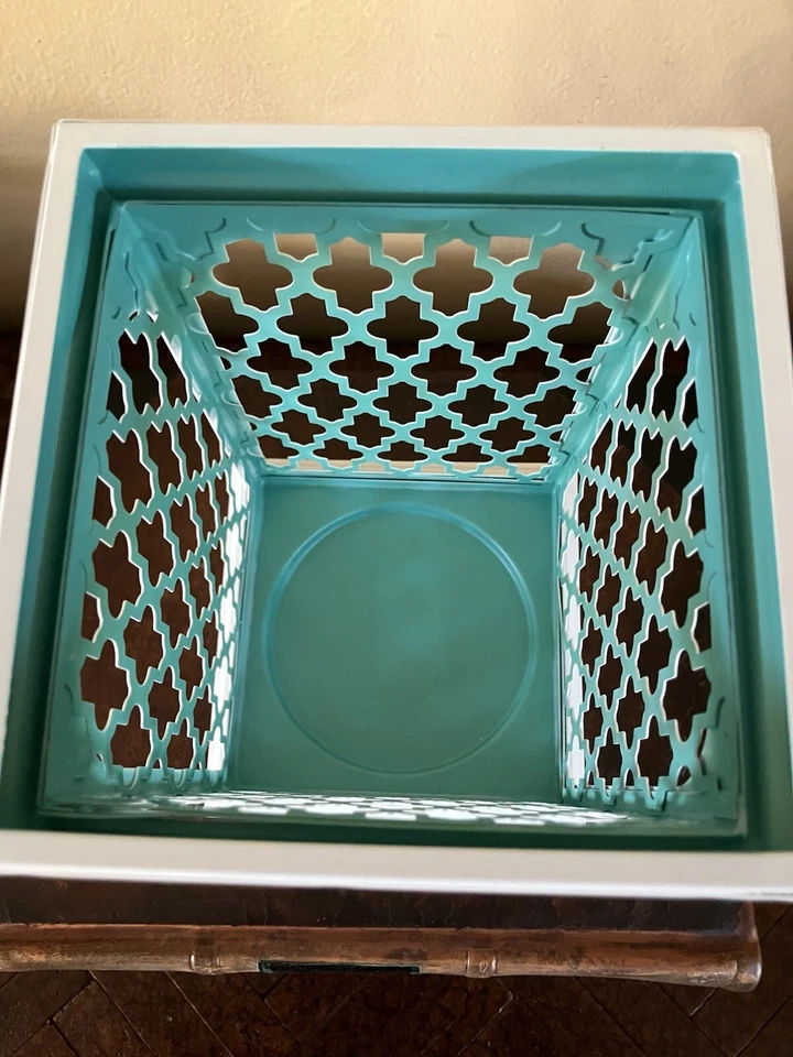 Yankee Candle Blanco Mediterráneo Linterna abierta Blanco Verde azulado Candelabro Foto 3 de 4