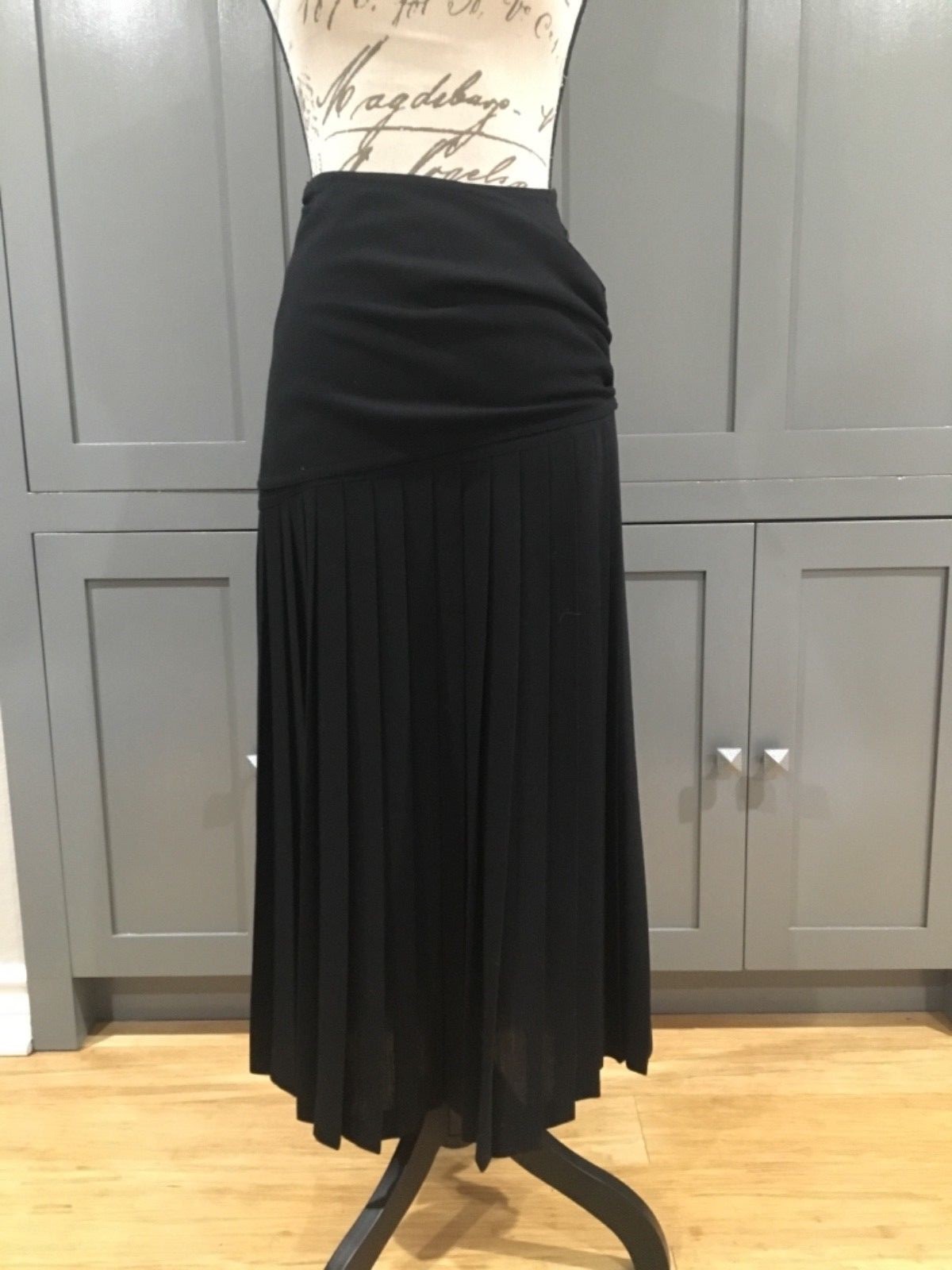 ESA Margaret Ley COUTURE Top Designer Laine d& 039;une jupe plissée 34 Great condition ESA Margaret Ley COUTURE Top Designer Laine d& 039;une jupe plissée 34 Great condition