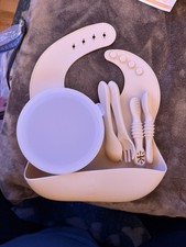 HippoBaby Silicone Feeding Set 6pc Bowl Lid Spoon Fork Bib Beige