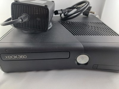 Microsoft Xbox 360 Slim gechipt mit Kabeln ohne Controller Xbox360 mit Chip