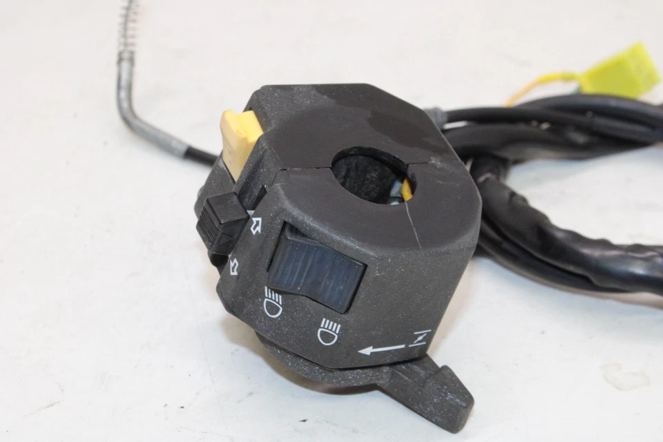 89-98 SUZUKI GS500E OEM CLIP IZQUIERDO EN MANGO BOCINA SEÑALES INTERRUPTOR INTERRUPTORES Foto 2 de 4