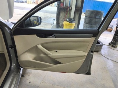 PASSAT    2014 Front Door Trim Panel 716587