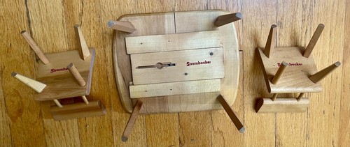 Strombecker Puppenhausmöbel: Wippe, Etagenbetten, Tisch & Stühle, Himmelbett - Bild 6 von 23