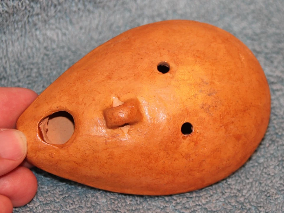 Instrumento flauta ocarina vintage de arcilla geométrica pintada a mano 8 agujeros Foto 4 de 4