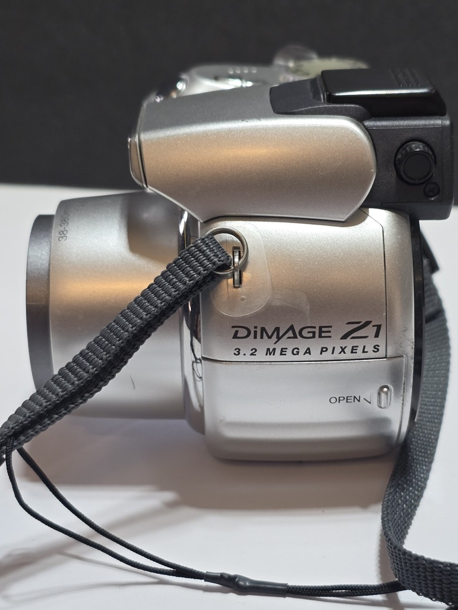 Konica Minolta Dimage Z1 3.2MP 10x Optical Zoom Digital Camera