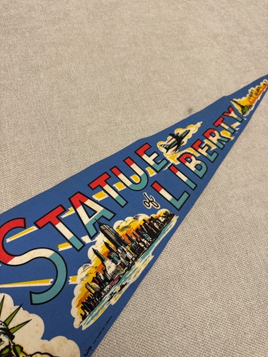 Vintage New York Statue of Liberty Blue Pennant Felt Souvenir 27" - Picture 3 of 3