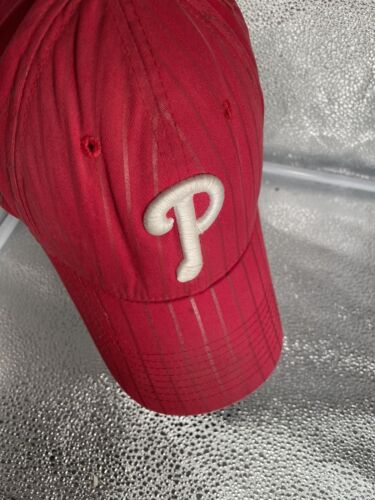 Gorra de béisbol New Era mercancía genuina roja con rayas plateadas de los Filis de colección - Imagen 3 de 10