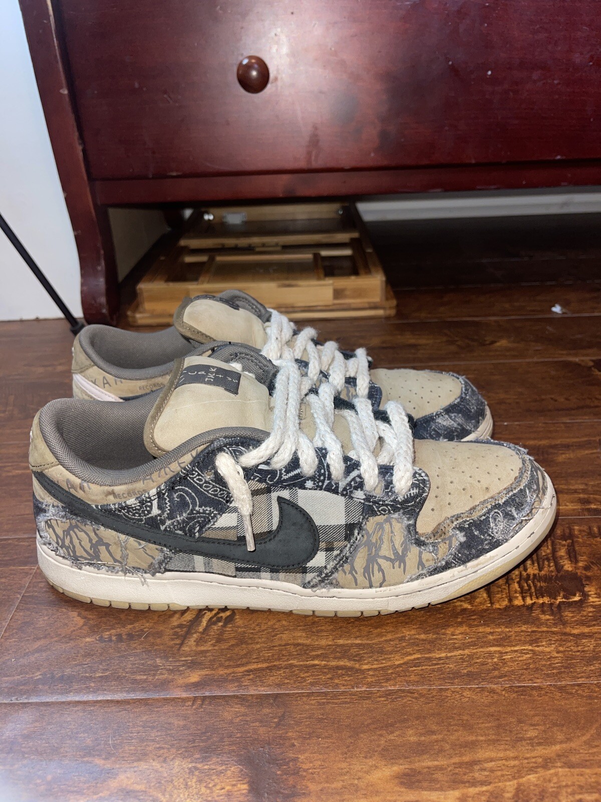 travis scott dunks cut