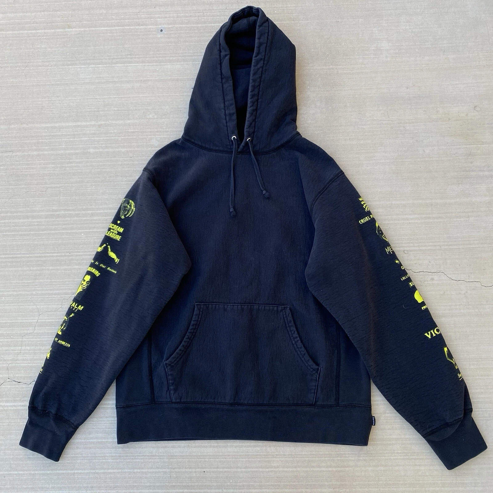 Sweat à capuche noir Supreme Menace 2018