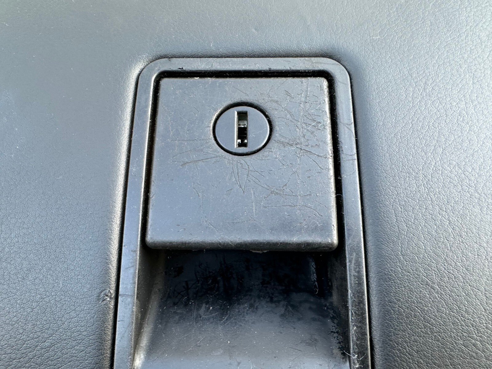 GLOVE COMPARTMENT BOX ASSEMBLY 0918 MASERATI GRANTURISMO M145 eBay