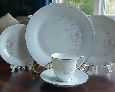 Stunningly beautiful Noritake Carthage 5 settings for 8 (40 pieces)Made in Japan