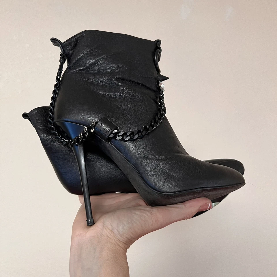 Bota Stiletto Bottega Veneta Cadena Cuero Negro con Cristales Euro 40 EE. UU. 10 Foto 3 de 4