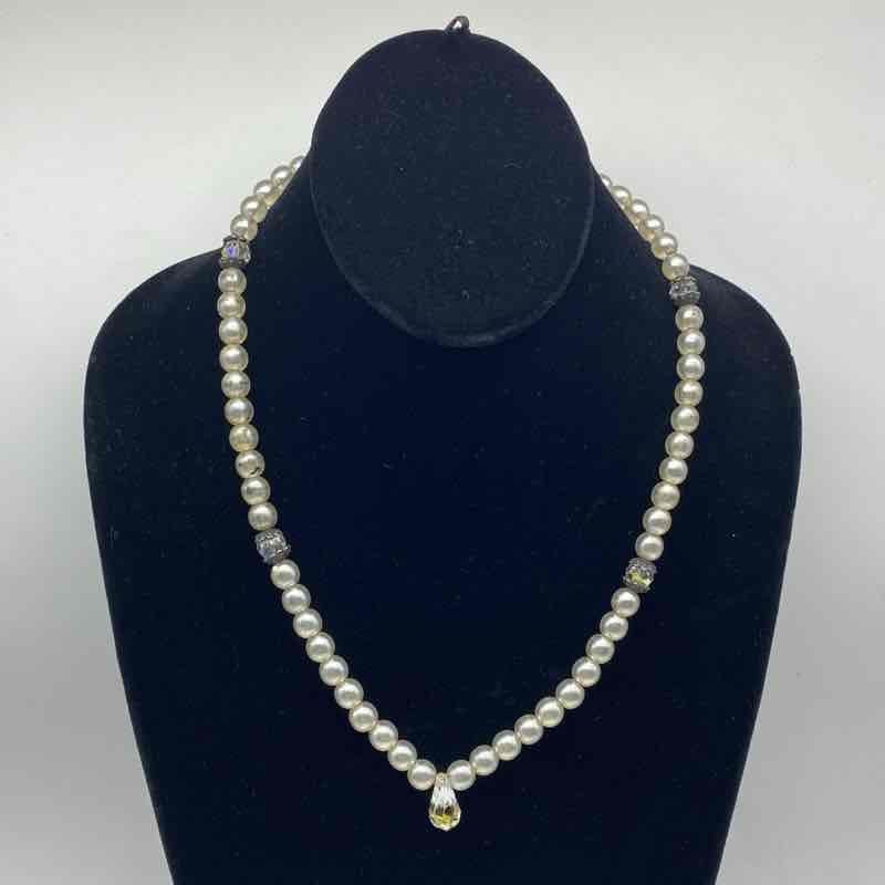 Vintage Faux Pearl Necklace Crystal Teardrop Pendant Silver Tone 20 Inch
