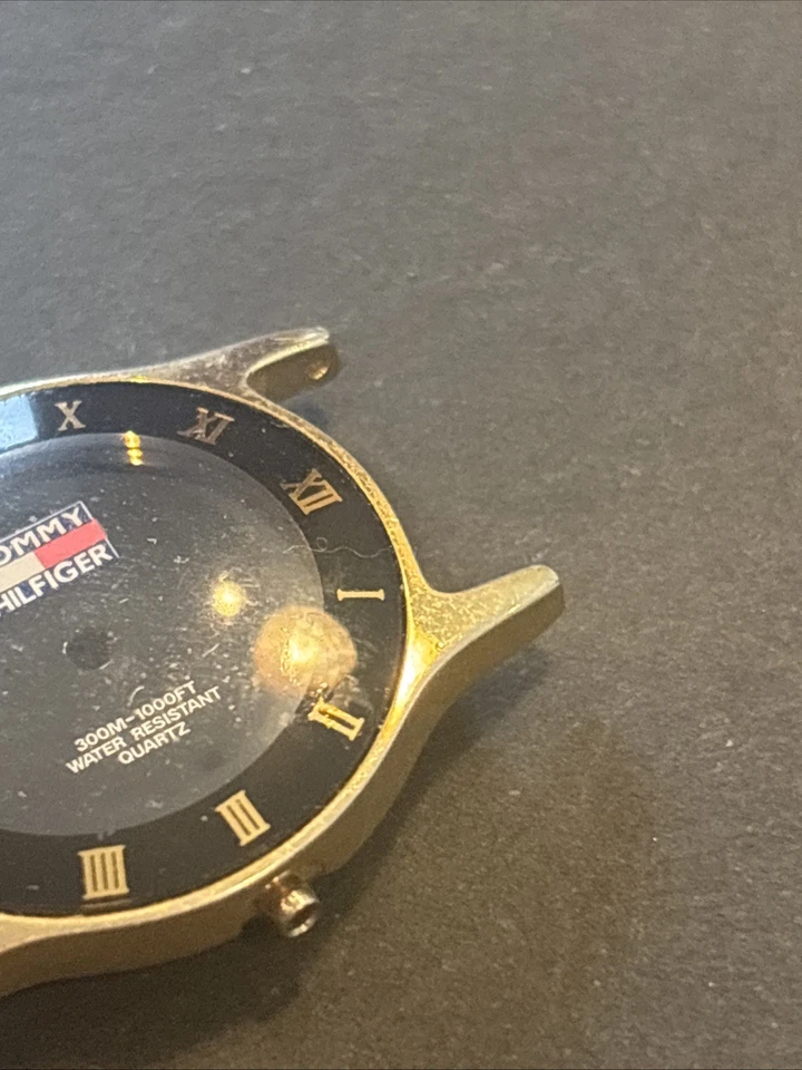 Reloj Tommy Hilfiger Estilo Buzo Tono Dorado Para Piezas-Reparación-Restauración-Como Está Foto 4 de 4