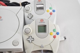 Sega Dreamcast W/2 Controllers , Memory Card & 8 Games Tested & Working (B0351G)