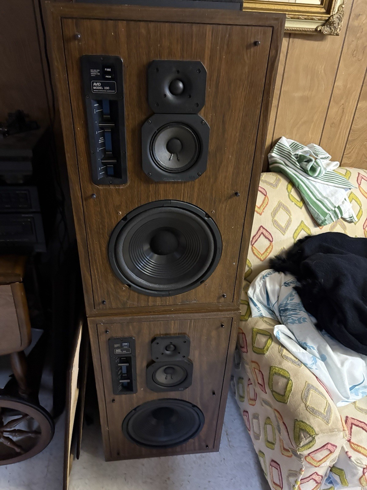 Avid Model 230 speakers