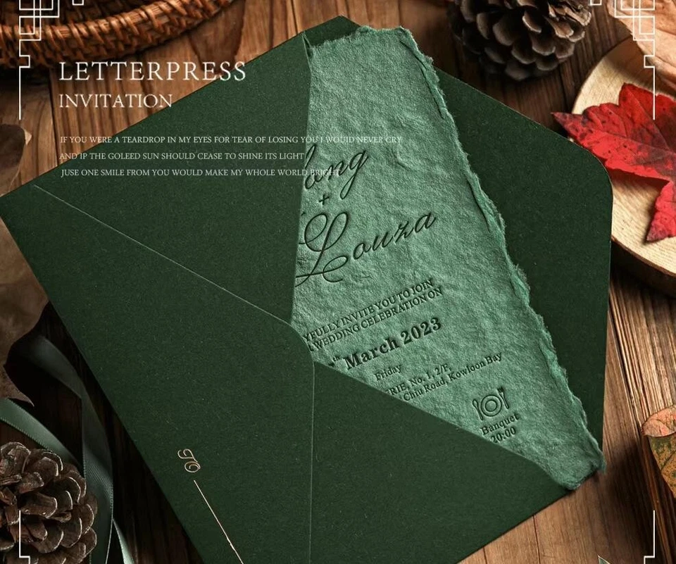 Papel de algodón grueso bordes ásperos con tapa tipografía invitación de boda personalizada Foto 3 de 4