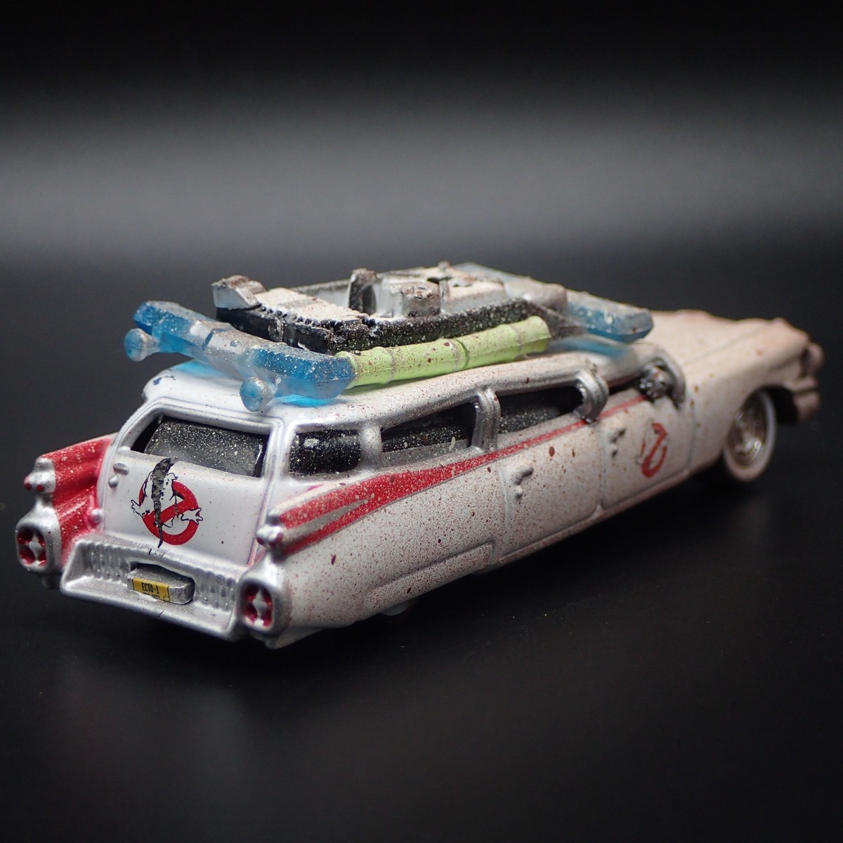 GHOSTBUSTERS ECTO 1-A 1959 CADILLAC ELDORADO WRECKED 1:64