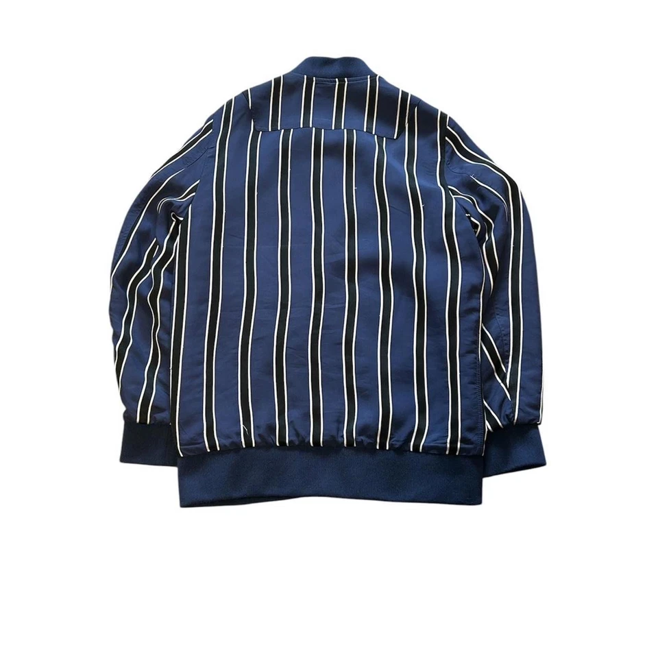 Chaqueta bomber a rayas Designer Acne Studios azul marino y blanco Foto 3 de 4