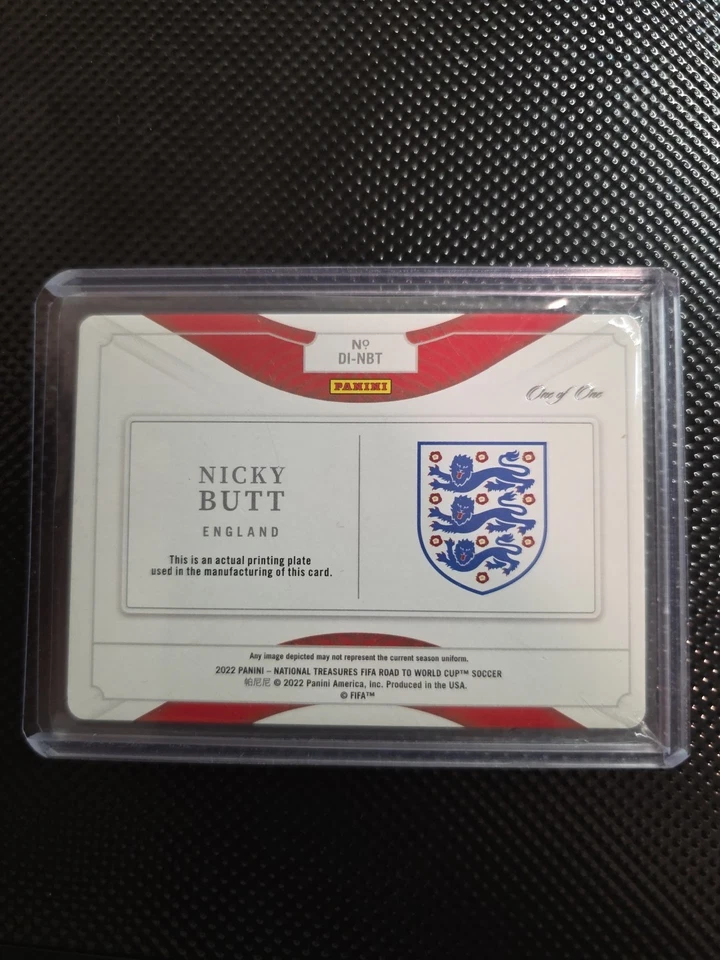 Placa de impresión Nicky Butt 2022 National Treasures Road to FIFA World Cup 1 de 1 Foto 2 de 2