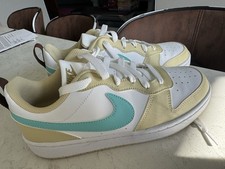 Nike Court Borough Low Top Kids Sneaker Beige/White/Blue 6Y HM3726-731