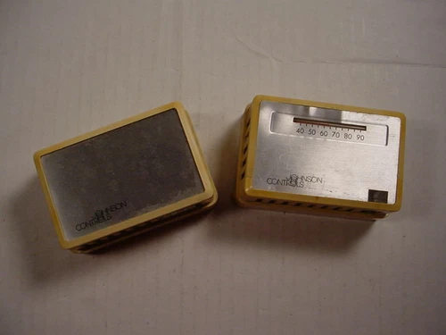 JOHNSON CONTROLS USED THERMOSTAT BEIGE COVERS 1 W/ THERMOMETER