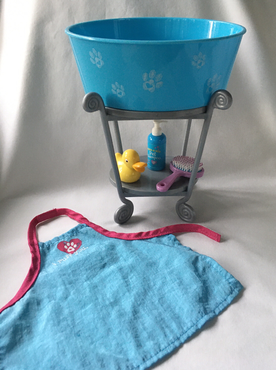 American Girl Pet Grooming Set Bath Tub Stand Shampoo Brush Apron Toy