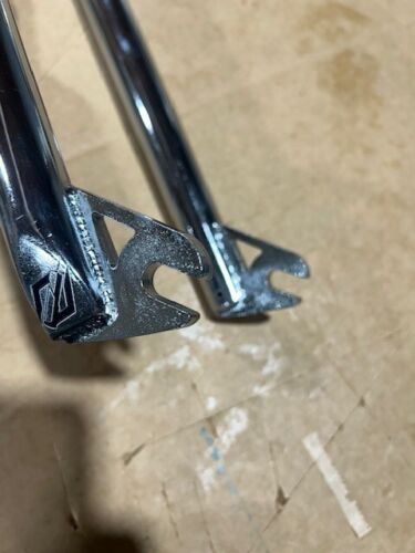 TNT BICYCLES 26" BMX CRUISER FORK - CHROME PLATED (DISCOUNTED - B-STOCK) - Picture 3 of 14