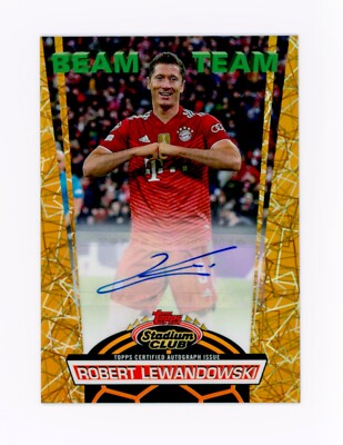 2021 Robert Lewandowski Topps Stadium Club Chrome Beam Team Gold Autographed /50