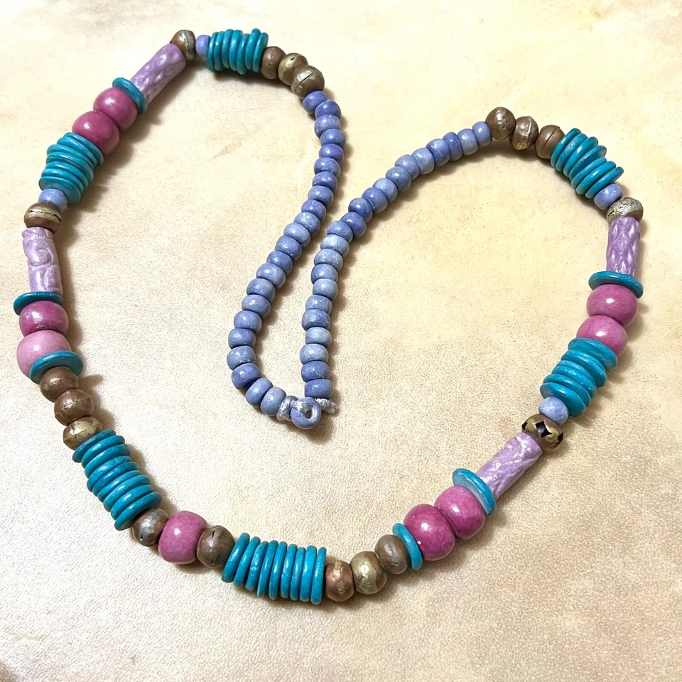 Collar Vintage Años 80 Turquesa Magenta Arcilla y Cuentas de Cobre, Estilo Boho, 30.5" Foto 2 de 4