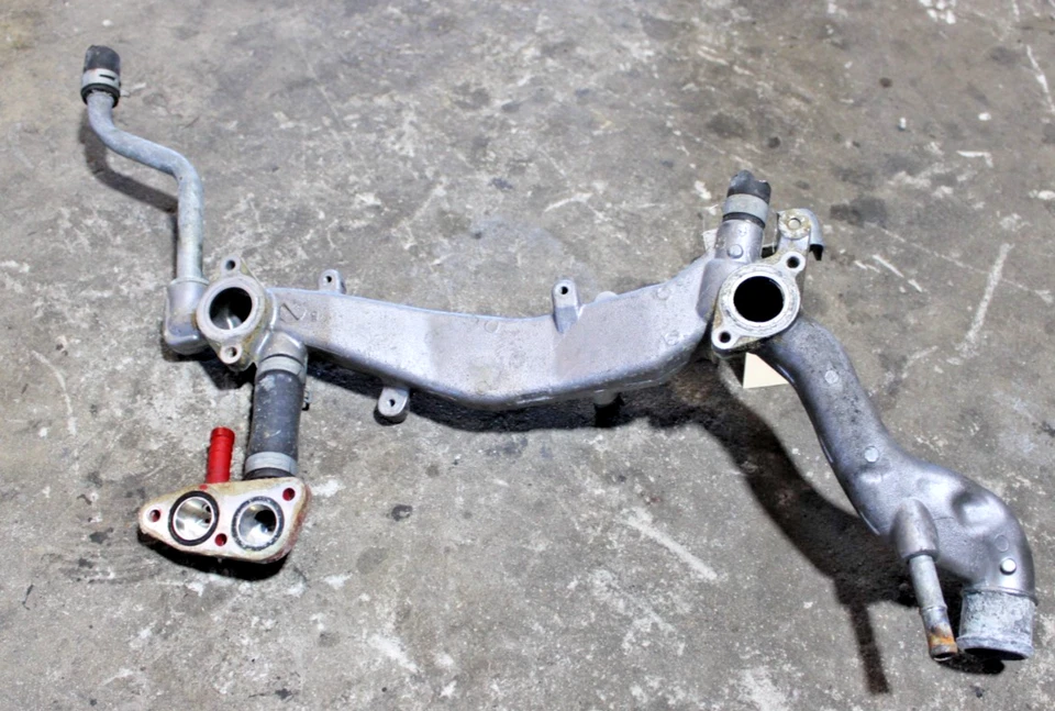 Tubo cruzado de refrigerante Subaru WRX 2015-2021 con entrada de agua Motorsport Killer B Foto 4 de 4