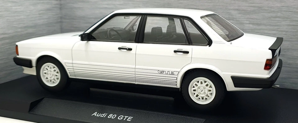 MCG 1/18 Scale Diecast MCG18527 - Audi 80 B2 - White - Image 2 of 4