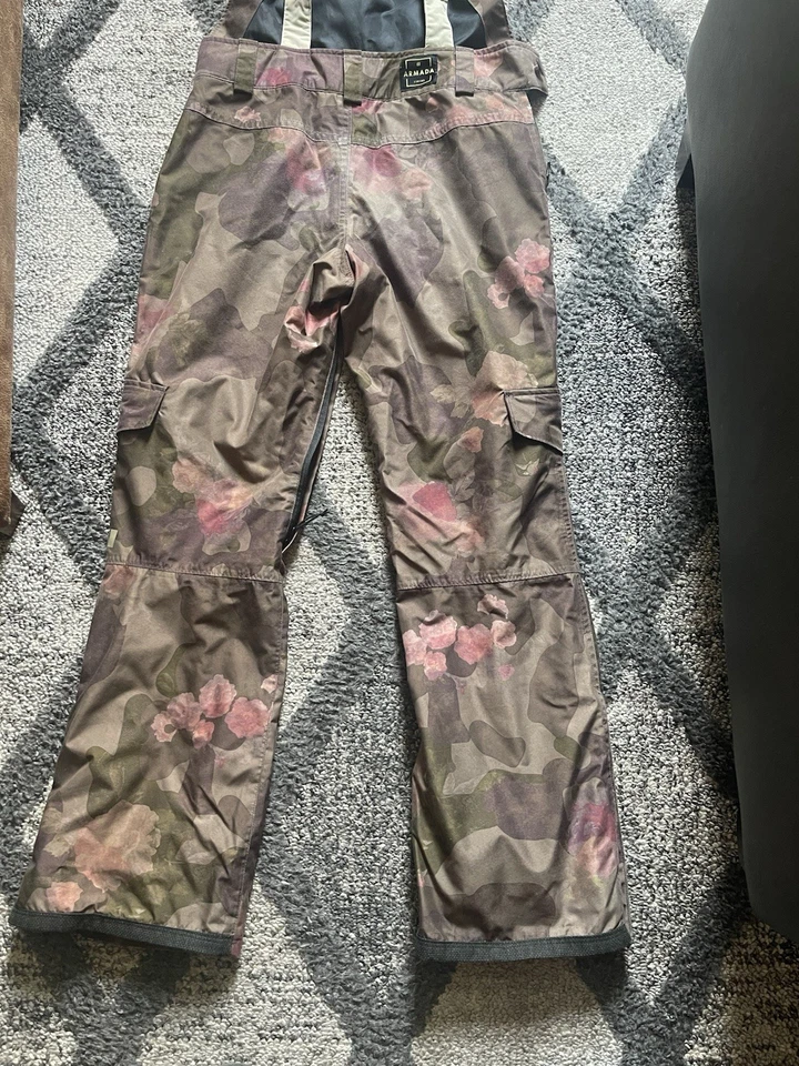 Armada женщин камуфляж Cassie общий снег нагрудник брюки крест назад подвески XS - Изображение 2 из 3