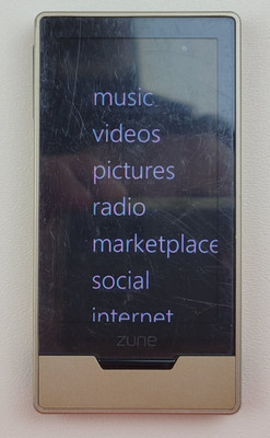 Microsoft Zune HD Platinum Digital Media MP3 Player (1402) 32GB - Silver - H3102