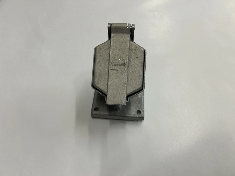 Crouse Hinds CPS152-211. 20A, 125/250vac, 2W, 3P Pin & Sleeve Receptacle NOS - Image 4 of 4