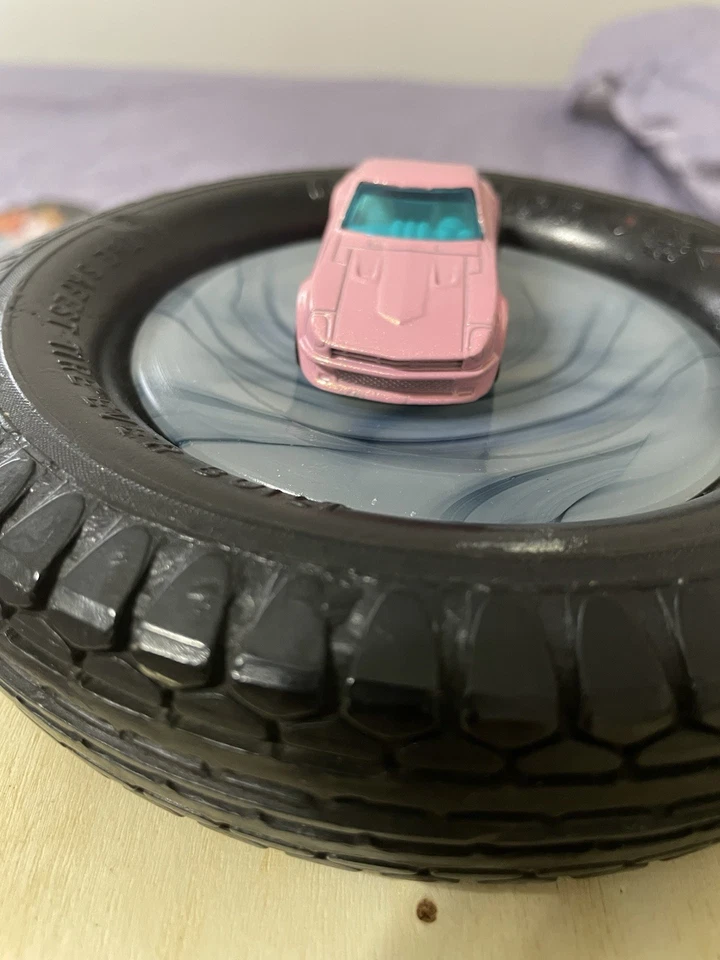 PROTOTIPO HOT WHEELS 2025 DATSUN 240Z TEST RUN ROSA/REMACHE/SIN TAMPO PILOTOS REALES Foto 3 de 4